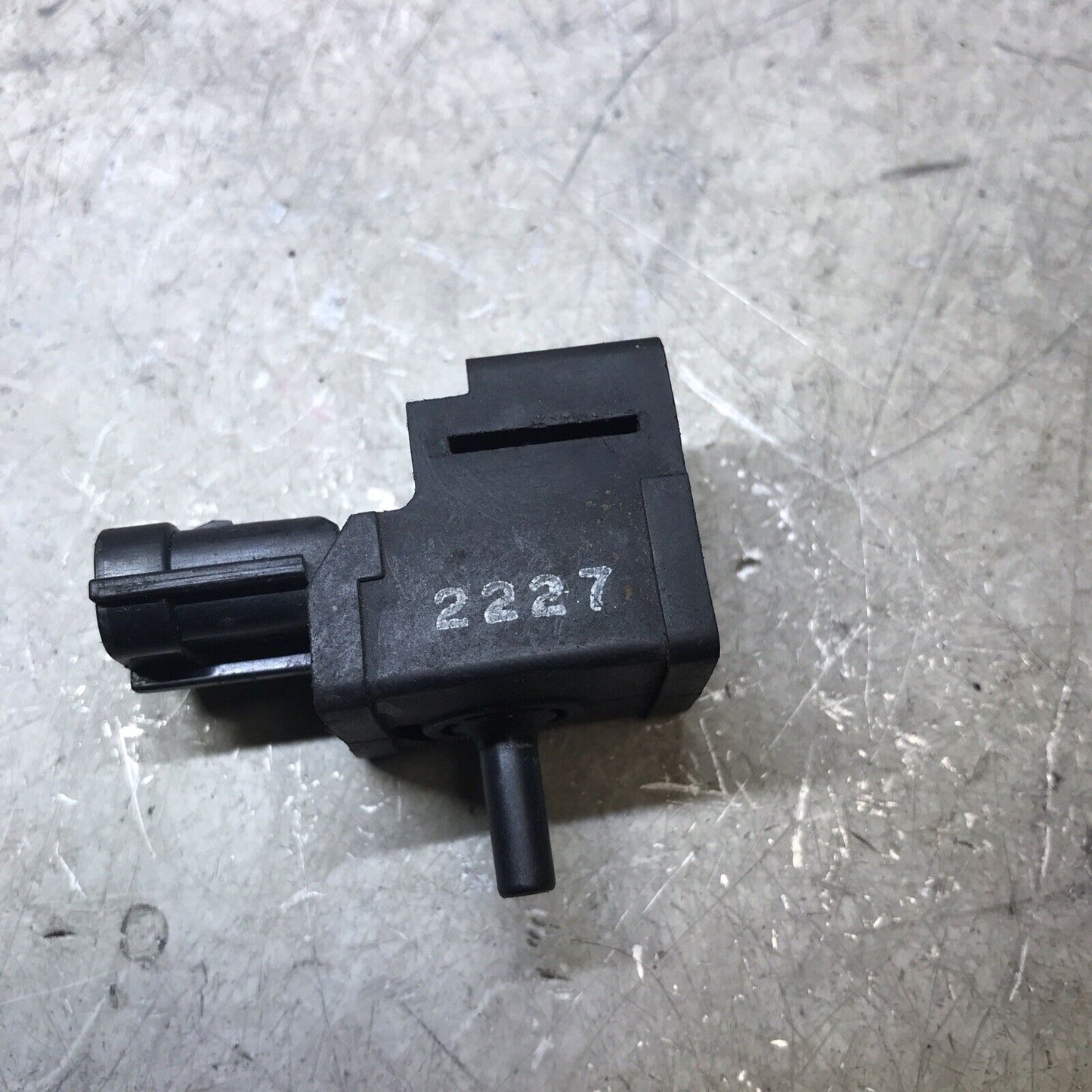 5674972