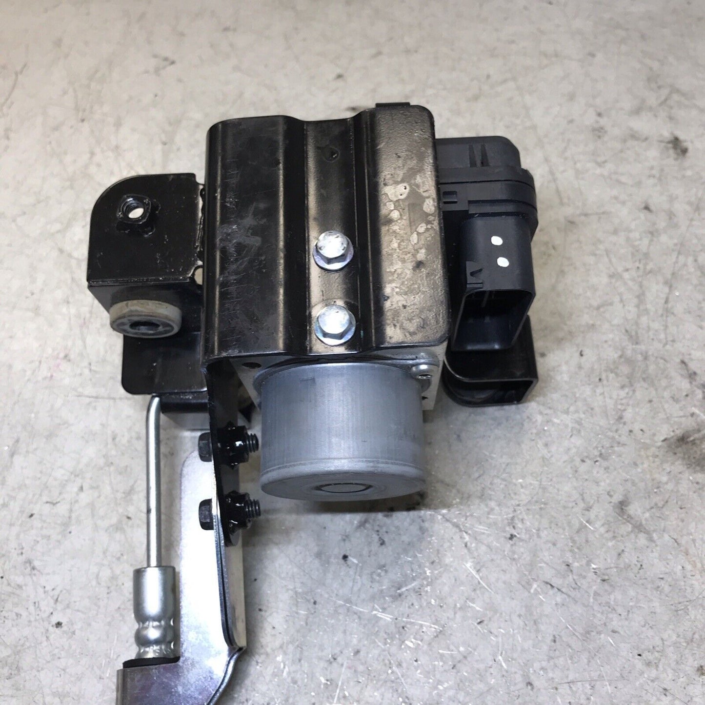 5674599