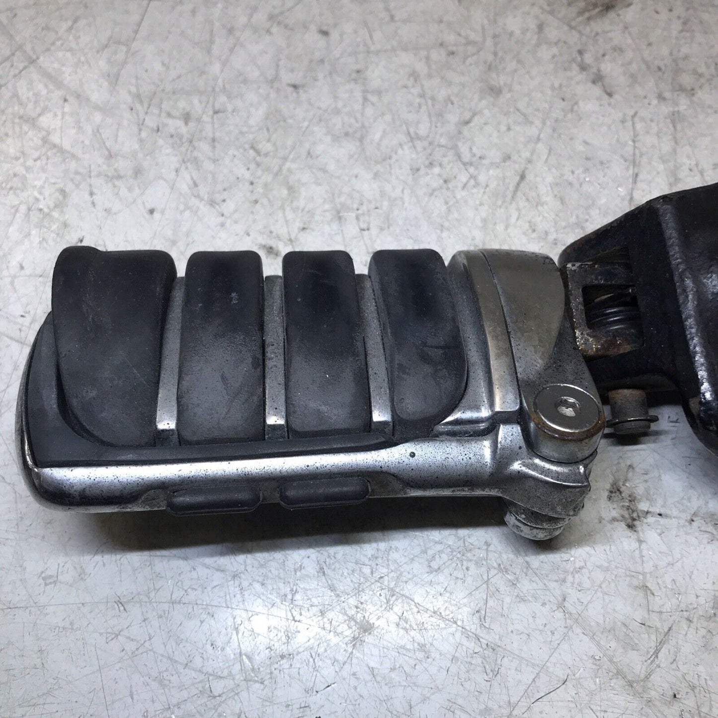 5674983