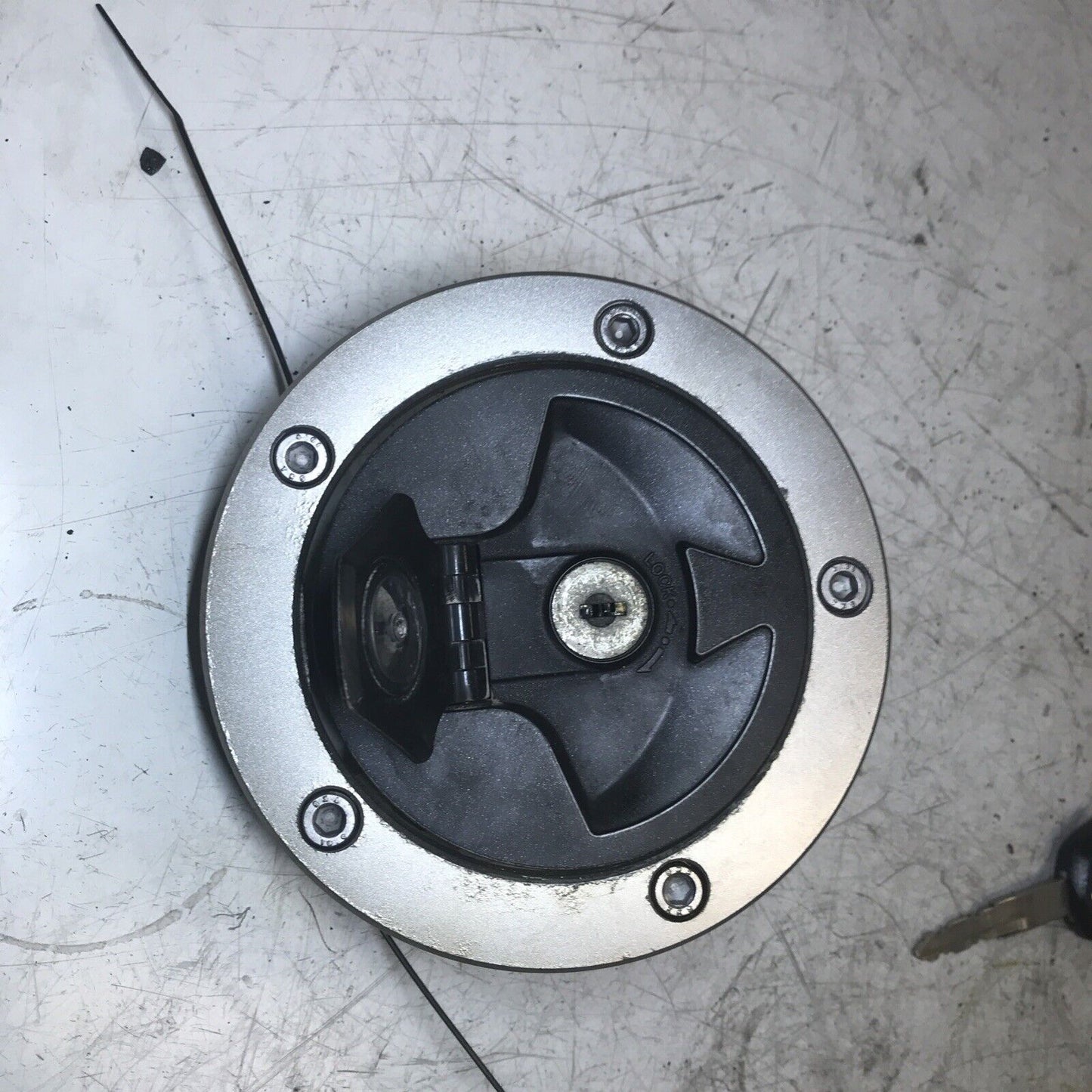 5674385
