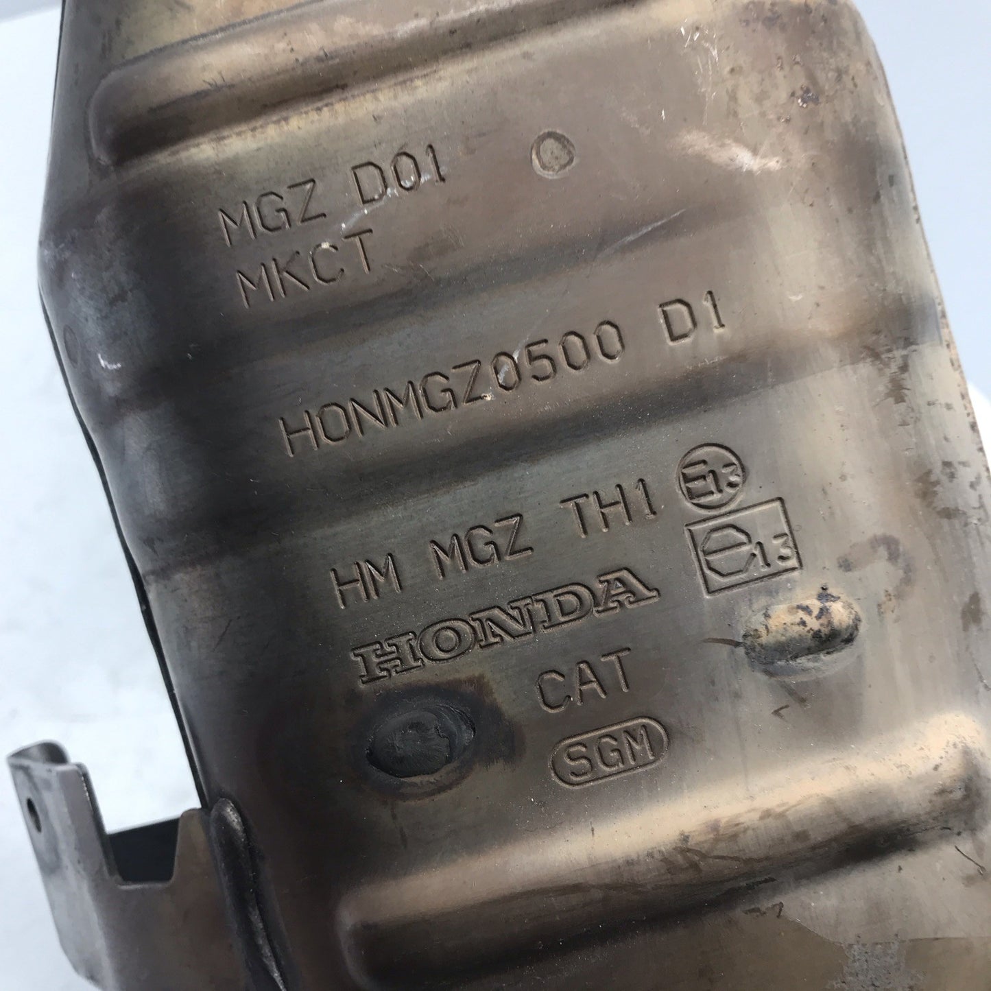 8600987