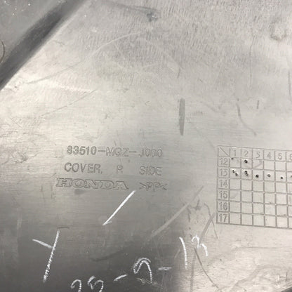 8600985