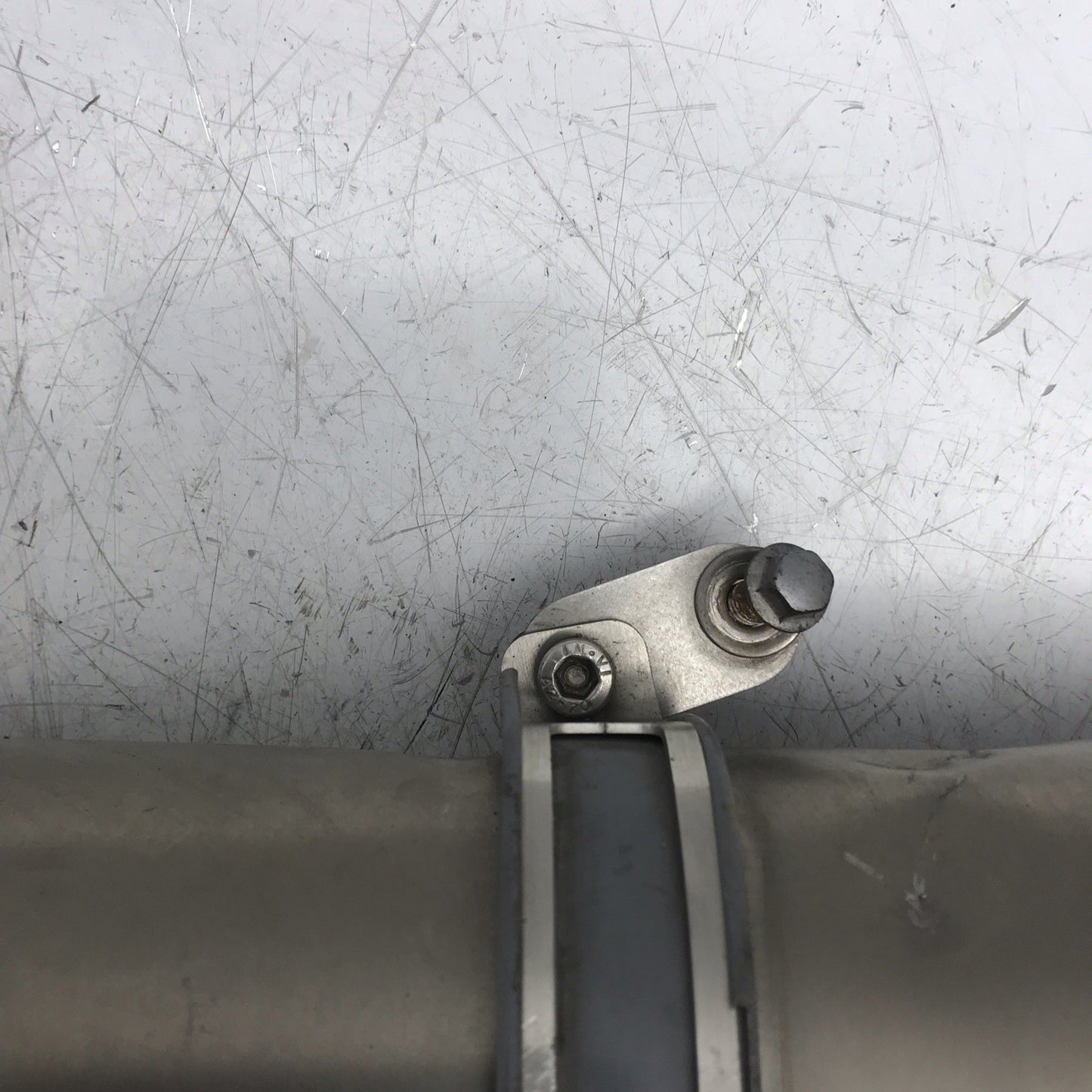8905851
